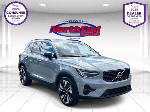 2025 Volvo XC40 B5 Plus Dark Theme