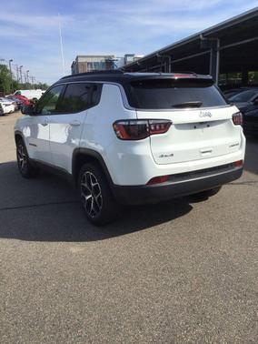 Bright White Clearcoat 2025 Jeep Compass Limited