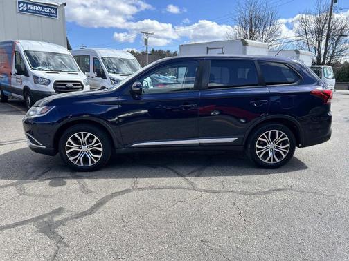 Cosmic Blue Metallic 2016 Mitsubishi Outlander SE