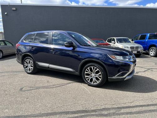 Cosmic Blue Metallic 2016 Mitsubishi Outlander SE