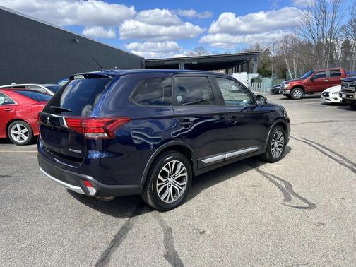 Cosmic Blue Metallic 2016 Mitsubishi Outlander SE