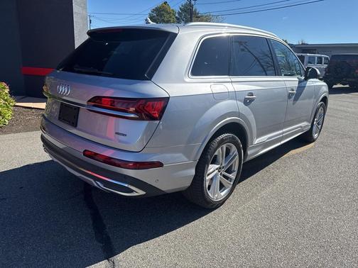 2022 Audi Q7 55 Premium Plus