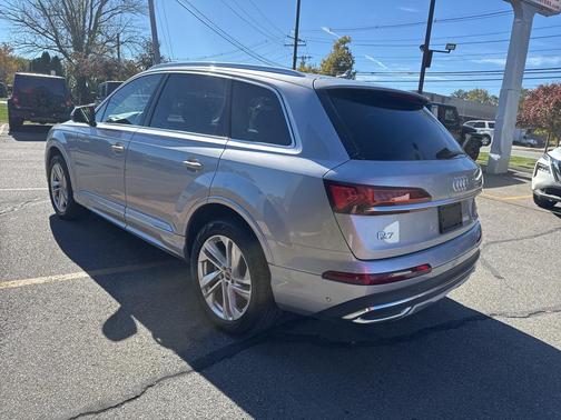 2022 Audi Q7 55 Premium Plus