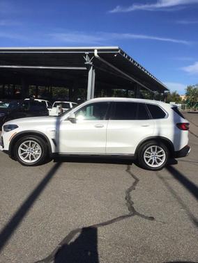 Mineral White Metallic 2023 BMW X5 PHEV xDrive45e