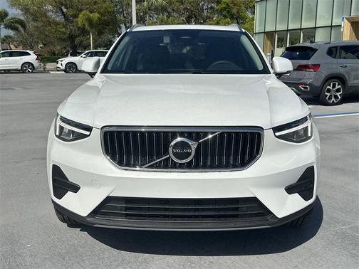 2025 Volvo XC40 B5 Core Bright Theme