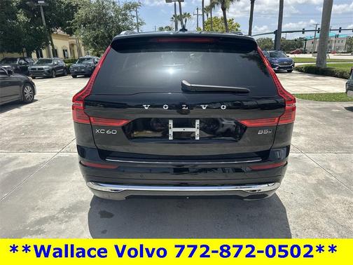 2023 Volvo XC60 B5 Ultimate Bright Theme