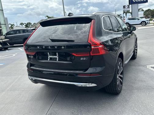 2023 Volvo XC60 B5 Ultimate Bright Theme