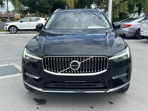 2023 Volvo XC60 B5 Ultimate Bright Theme