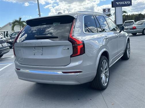 2025 Volvo XC90 B5 Ultra 7-Seater
