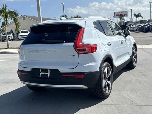 2025 Volvo XC40 B5 Plus Bright Theme