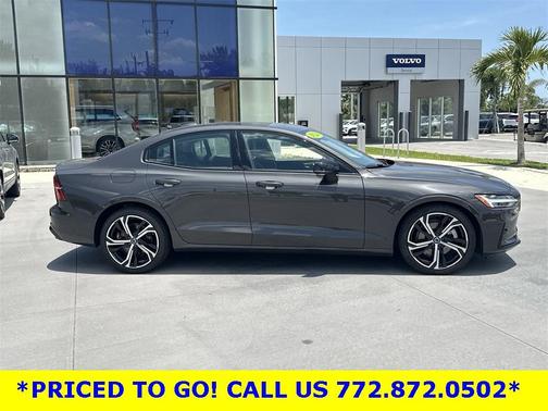 2024 Volvo S60 B5 Core Dark Theme