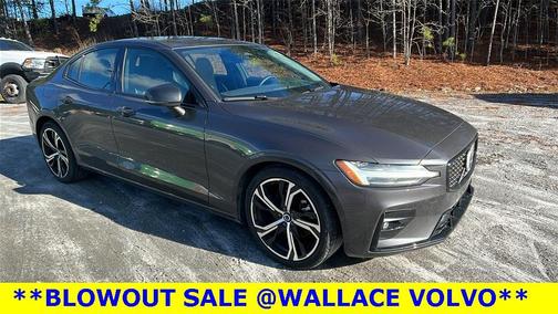 2024 Volvo S60 B5 Core Dark Theme