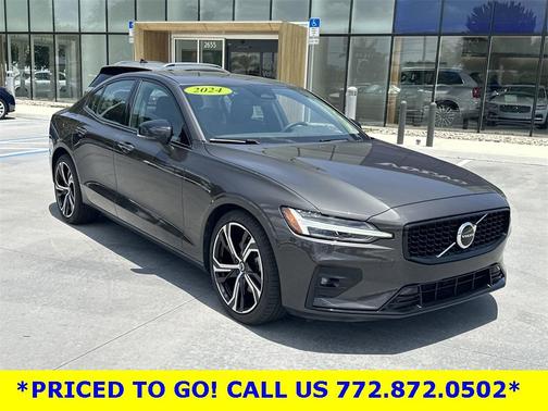 2024 Volvo S60 B5 Core Dark Theme