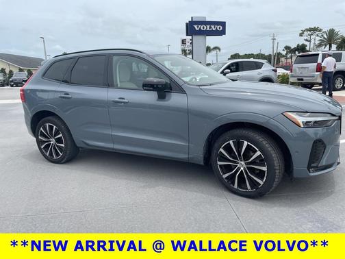 2023 Volvo XC60 B5 Ultimate Dark Theme