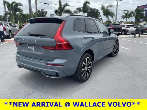 2023 Volvo XC60 B5 Ultimate Dark Theme