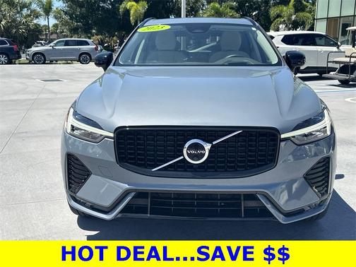 2023 Volvo XC60 B5 Ultimate Dark Theme