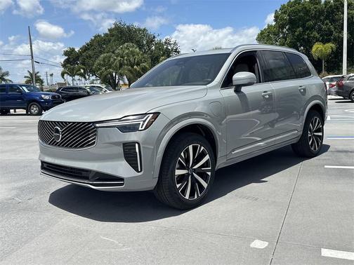 2025 Volvo XC90 Plug-In Hybrid T8 Core 7-Seater