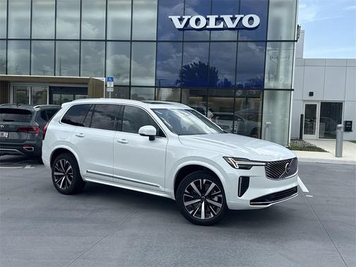 2025 Volvo XC90 B5 Core