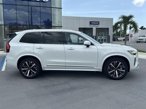 2025 Volvo XC90 B5 Core