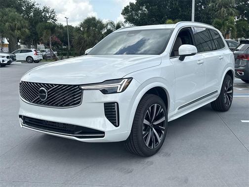 2025 Volvo XC90 B5 Core