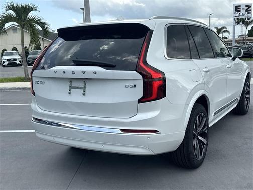 2025 Volvo XC90 B5 Core