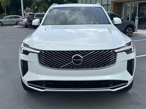 2025 Volvo XC90 B5 Core