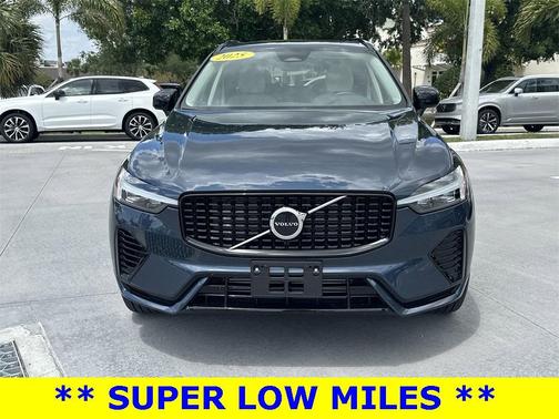 2025 Volvo XC60 Plug-In Hybrid T8 Core