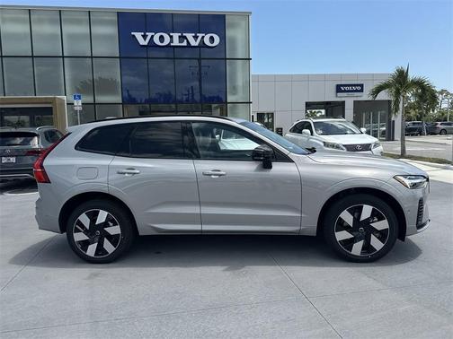 2025 Volvo XC60 Plug-In Hybrid T8 Plus