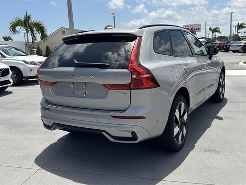 2025 Volvo XC60 Plug-In Hybrid T8 Plus