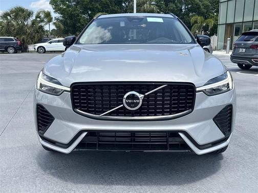 2025 Volvo XC60 Plug-In Hybrid T8 Plus