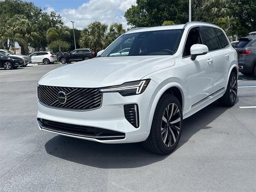 2025 Volvo XC90 B6 Core