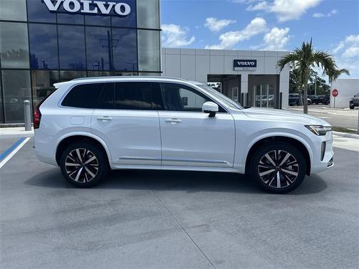 2025 Volvo XC90 B6 Core
