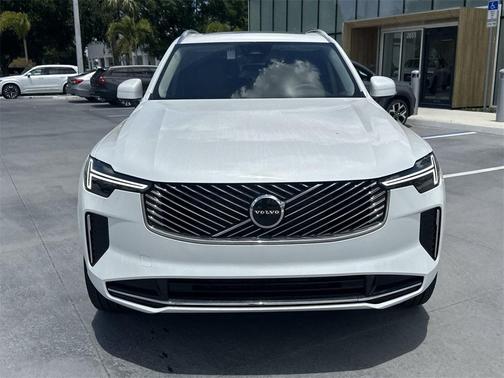 2025 Volvo XC90 B6 Core