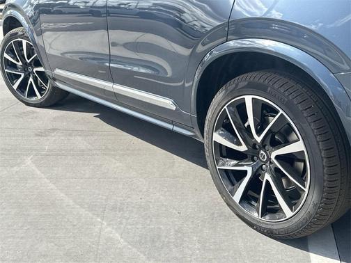 2025 Volvo XC90 B6 Plus 7-Seater