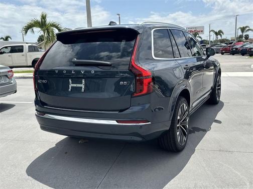 2025 Volvo XC90 B5 Plus 7-Seater