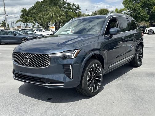 2025 Volvo XC90 B5 Plus 7-Seater
