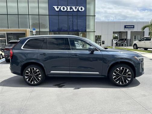 2025 Volvo XC90 B5 Plus 7-Seater
