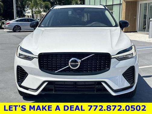 2024 Volvo XC60 Recharge Plug-In Hybrid T8 Core Dark Theme