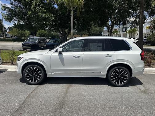 2025 Volvo XC90 B5 Plus 7-Seater