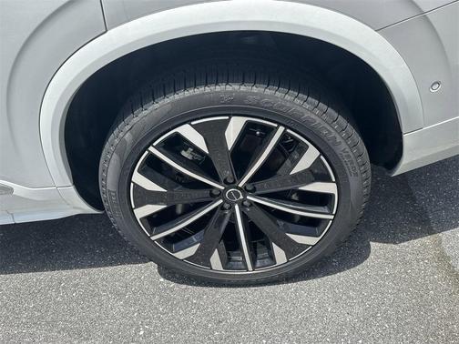 2025 Volvo XC90 B5 Plus 7-Seater