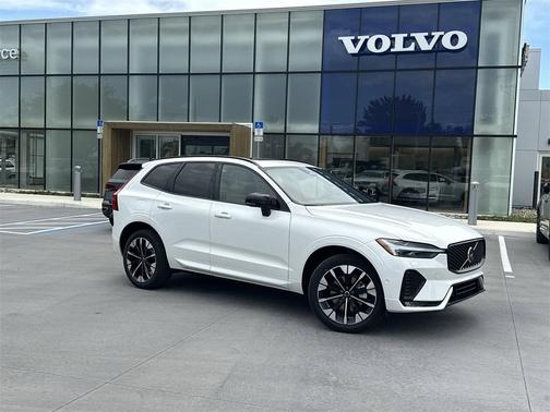 2026 Volvo XC60 PLUS