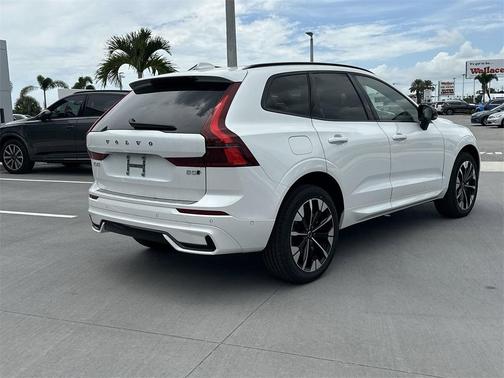 2026 Volvo XC60 PLUS