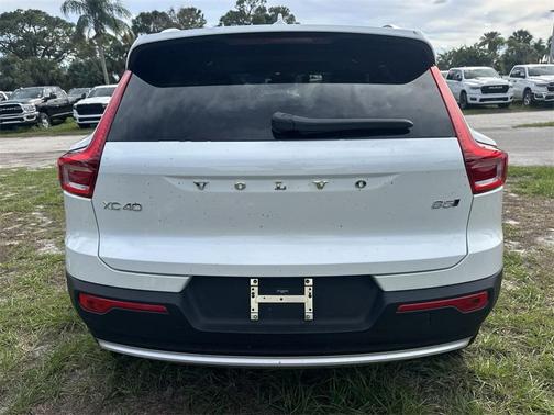 2025 Volvo XC40 B5 Core Bright Theme