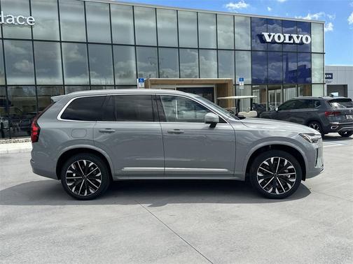 2025 Volvo XC90 B5 Plus 7-Seater