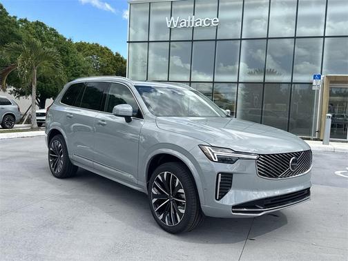 2025 Volvo XC90 B5 Plus 7-Seater