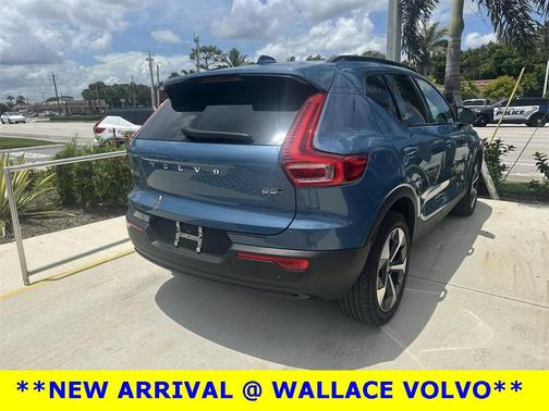 2024 Volvo XC40 B5 Core