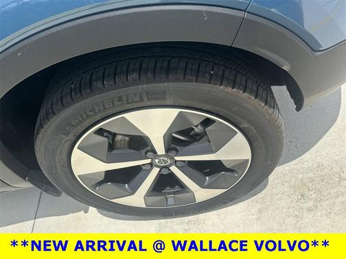 2024 Volvo XC40 B5 Core