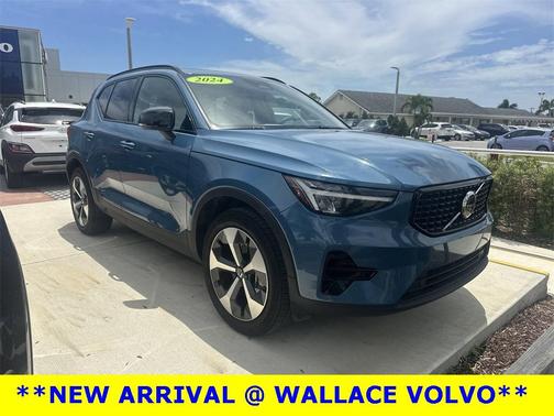2024 Volvo XC40 B5 Core