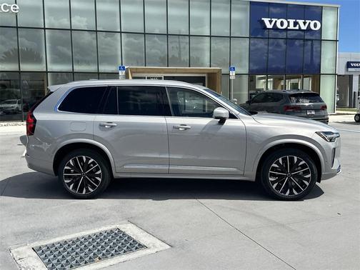 2025 Volvo XC90 B6 Plus 7-Seater