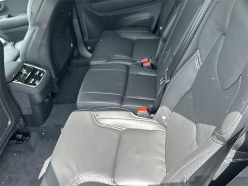 2025 Volvo XC90 B6 Ultra